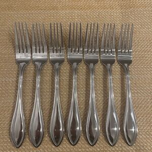 International Stainless American Bead Dinner Forks (7)